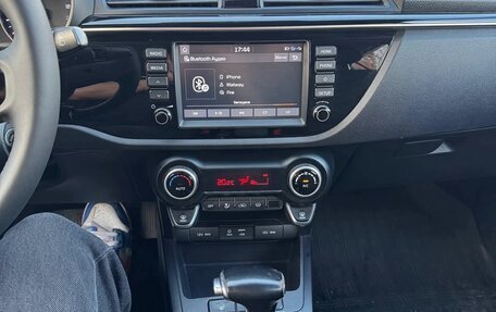 KIA Rio IV, 2018 год, 1 040 000 рублей, 12 фотография