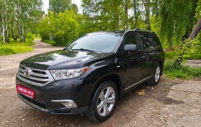 Toyota Highlander III, 2013 год, 2 370 000 рублей, 1 фотография