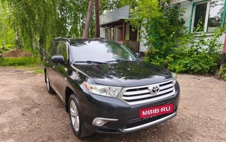 Toyota Highlander III, 2013 год, 2 370 000 рублей, 5 фотография