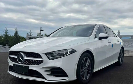 Mercedes-Benz A-Класс, 2022 год, 2 100 000 рублей, 1 фотография
