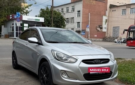 Hyundai Solaris II рестайлинг, 2013 год, 890 000 рублей, 2 фотография