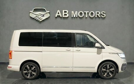Volkswagen Multivan T6 рестайлинг, 2020 год, 5 350 000 рублей, 3 фотография