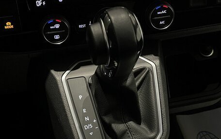 Volkswagen Multivan T6 рестайлинг, 2020 год, 5 350 000 рублей, 15 фотография