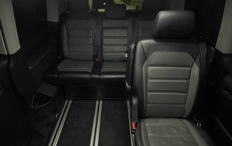 Volkswagen Multivan T6 рестайлинг, 2020 год, 5 350 000 рублей, 21 фотография