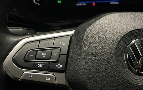 Volkswagen Multivan T6 рестайлинг, 2020 год, 5 350 000 рублей, 8 фотография