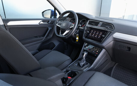 Volkswagen Tiguan II, 2021 год, 2 898 000 рублей, 10 фотография