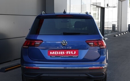 Volkswagen Tiguan II, 2021 год, 2 898 000 рублей, 6 фотография