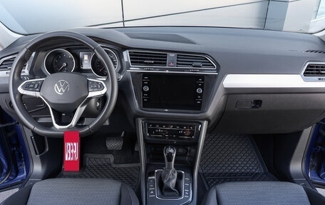 Volkswagen Tiguan II, 2021 год, 2 898 000 рублей, 13 фотография