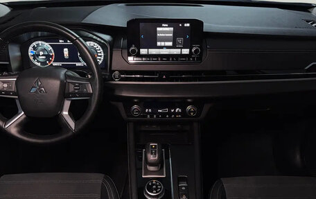 Mitsubishi Outlander, 2025 год, 6 000 006 рублей, 7 фотография