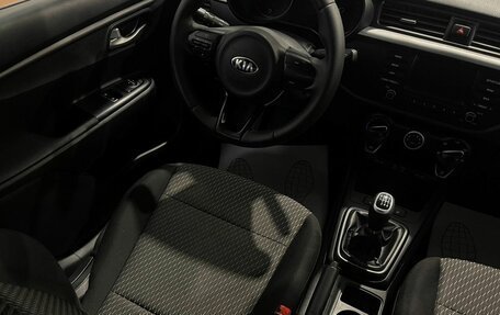 KIA Rio IV, 2018 год, 895 000 рублей, 9 фотография