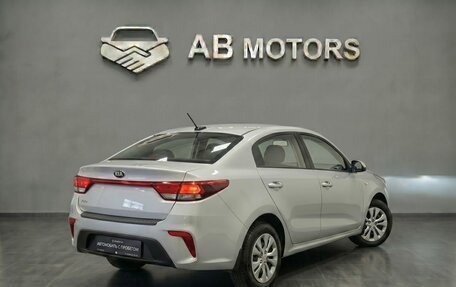KIA Rio IV, 2018 год, 895 000 рублей, 4 фотография
