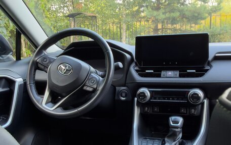 Toyota RAV4, 2024 год, 3 550 000 рублей, 5 фотография