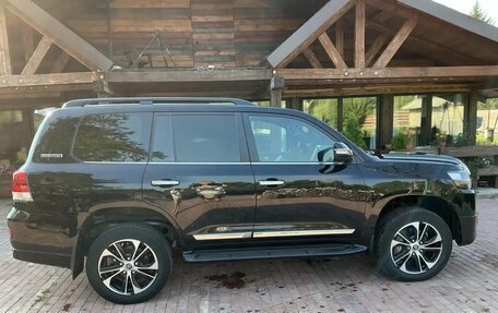 Toyota Land Cruiser 200, 2021 год, 9 700 000 рублей, 6 фотография