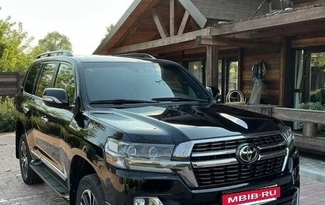 Toyota Land Cruiser 200, 2021 год, 9 700 000 рублей, 2 фотография