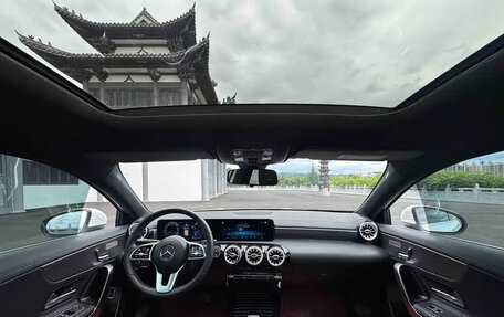 Mercedes-Benz A-Класс, 2022 год, 2 100 000 рублей, 14 фотография