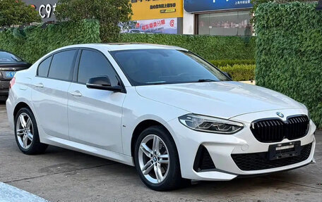 BMW 1 серия, 2022 год, 1 900 000 рублей, 3 фотография