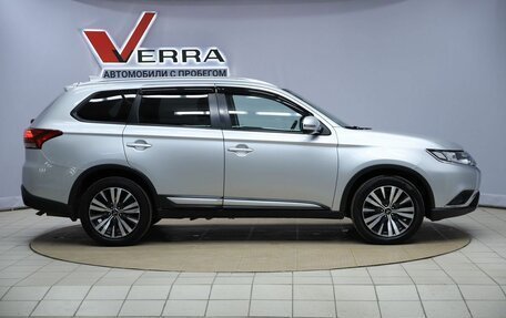 Mitsubishi Outlander III рестайлинг 3, 2019 год, 2 170 000 рублей, 4 фотография