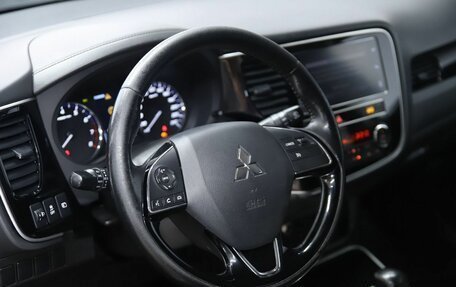 Mitsubishi Outlander III рестайлинг 3, 2019 год, 2 170 000 рублей, 12 фотография
