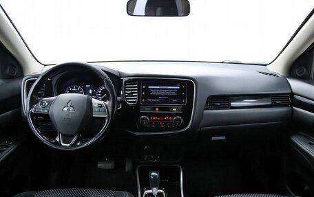 Mitsubishi Outlander III рестайлинг 3, 2019 год, 2 170 000 рублей, 11 фотография