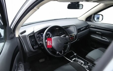 Mitsubishi Outlander III рестайлинг 3, 2019 год, 2 170 000 рублей, 9 фотография