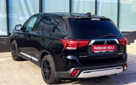 Mitsubishi Outlander III рестайлинг 3, 2019 год, 2 049 000 рублей, 3 фотография