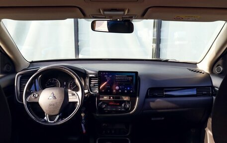 Mitsubishi Outlander III рестайлинг 3, 2019 год, 2 049 000 рублей, 18 фотография