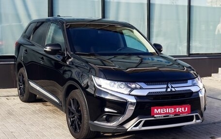Mitsubishi Outlander III рестайлинг 3, 2019 год, 2 049 000 рублей, 7 фотография