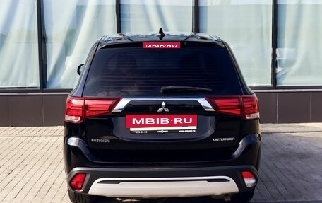 Mitsubishi Outlander III рестайлинг 3, 2019 год, 2 049 000 рублей, 4 фотография