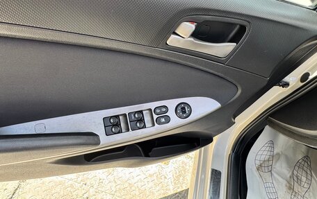 Hyundai Solaris II рестайлинг, 2015 год, 1 100 000 рублей, 23 фотография