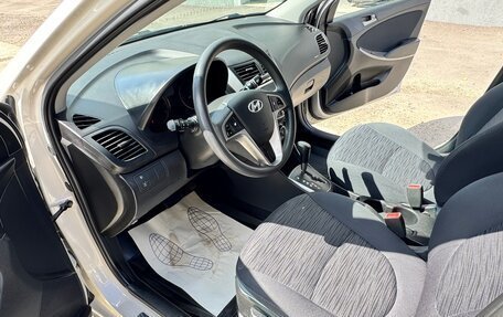 Hyundai Solaris II рестайлинг, 2015 год, 1 100 000 рублей, 24 фотография