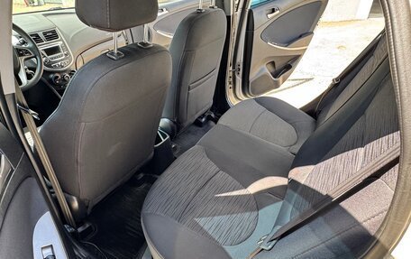 Hyundai Solaris II рестайлинг, 2015 год, 1 100 000 рублей, 26 фотография
