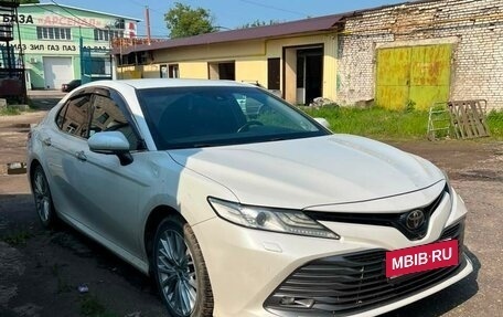 Toyota Camry, 2019 год, 2 750 000 рублей, 4 фотография