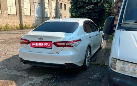 Toyota Camry, 2019 год, 2 750 000 рублей, 3 фотография