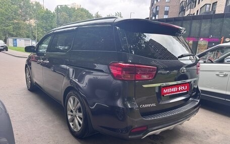 KIA Carnival III, 2019 год, 2 800 000 рублей, 2 фотография