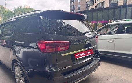 KIA Carnival III, 2019 год, 2 800 000 рублей, 3 фотография