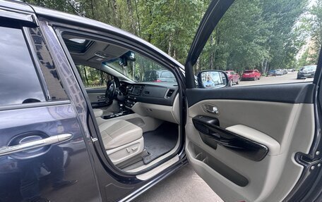 KIA Carnival III, 2019 год, 2 800 000 рублей, 24 фотография