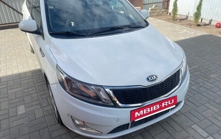 KIA Rio III рестайлинг, 2014 год, 800 000 рублей, 2 фотография
