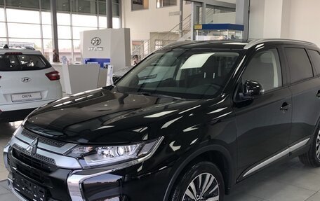 Mitsubishi Outlander III рестайлинг 3, 2020 год, 2 350 000 рублей, 1 фотография