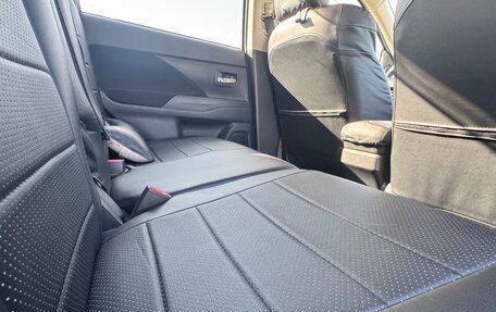 Mitsubishi Outlander III рестайлинг 3, 2020 год, 2 350 000 рублей, 8 фотография