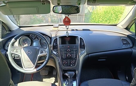 Opel Astra J, 2010 год, 800 000 рублей, 9 фотография