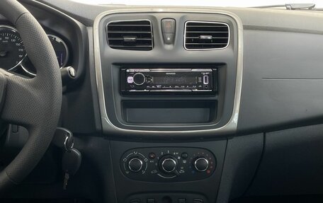 Renault Logan II, 2015 год, 800 000 рублей, 17 фотография
