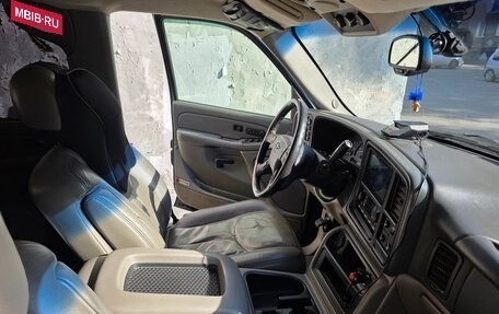 Chevrolet Tahoe II, 2005 год, 1 350 000 рублей, 24 фотография