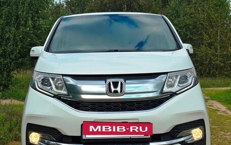 Honda Stepwgn IV, 2017 год, 1 690 000 рублей, 3 фотография