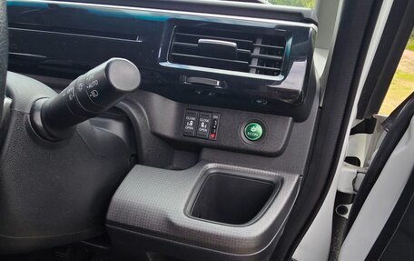 Honda Stepwgn IV, 2017 год, 1 690 000 рублей, 14 фотография