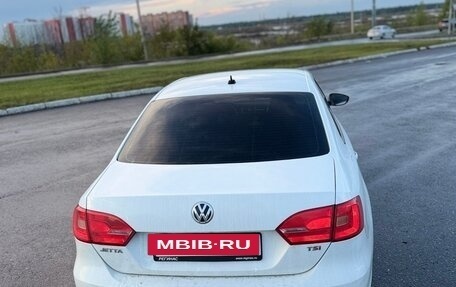 Volkswagen Jetta VI, 2013 год, 1 000 000 рублей, 2 фотография