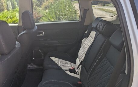 Mitsubishi Outlander III рестайлинг 3, 2022 год, 3 200 000 рублей, 10 фотография