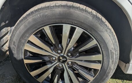 Mitsubishi Outlander III рестайлинг 3, 2022 год, 3 200 000 рублей, 18 фотография