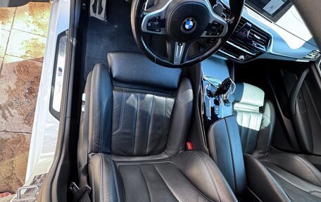 BMW 5 серия, 2018 год, 3 810 000 рублей, 15 фотография