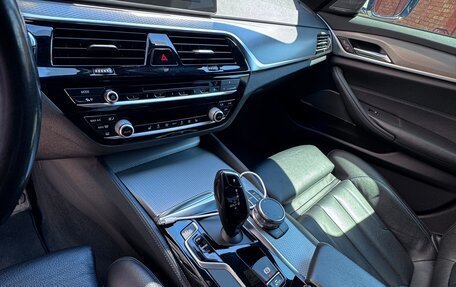 BMW 5 серия, 2018 год, 3 810 000 рублей, 12 фотография