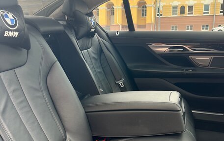 BMW 7 серия, 2019 год, 5 900 000 рублей, 11 фотография